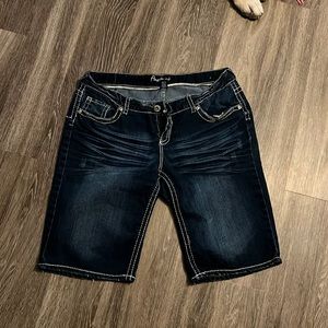 Like new Amethyst Bermuda shorts